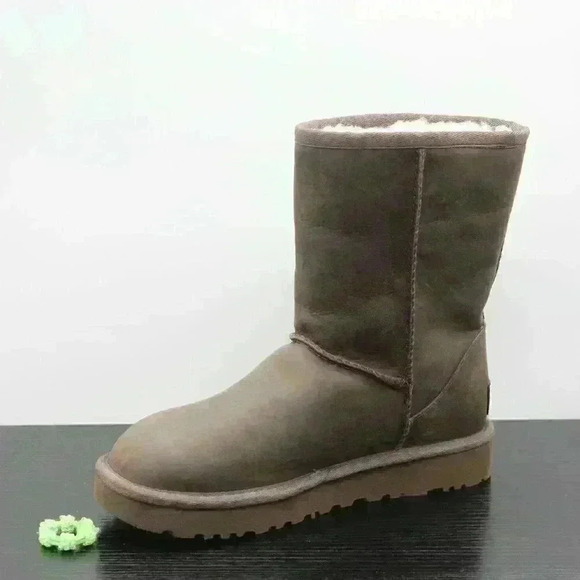 UGG Women’s Classic Brown Leather Boots - Picture 4 of 11